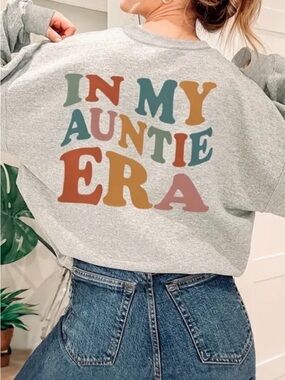 'In My Auntie Era' Heather Gray Graphic Sweatshirt - Size L